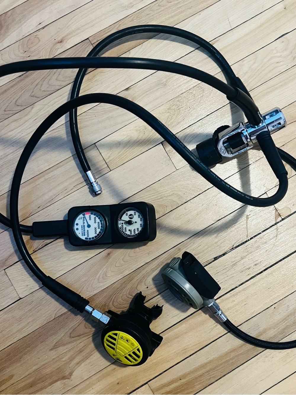 Beuchat Scuba Regulator Set Complete w/ Gauges & Octopus – As Is